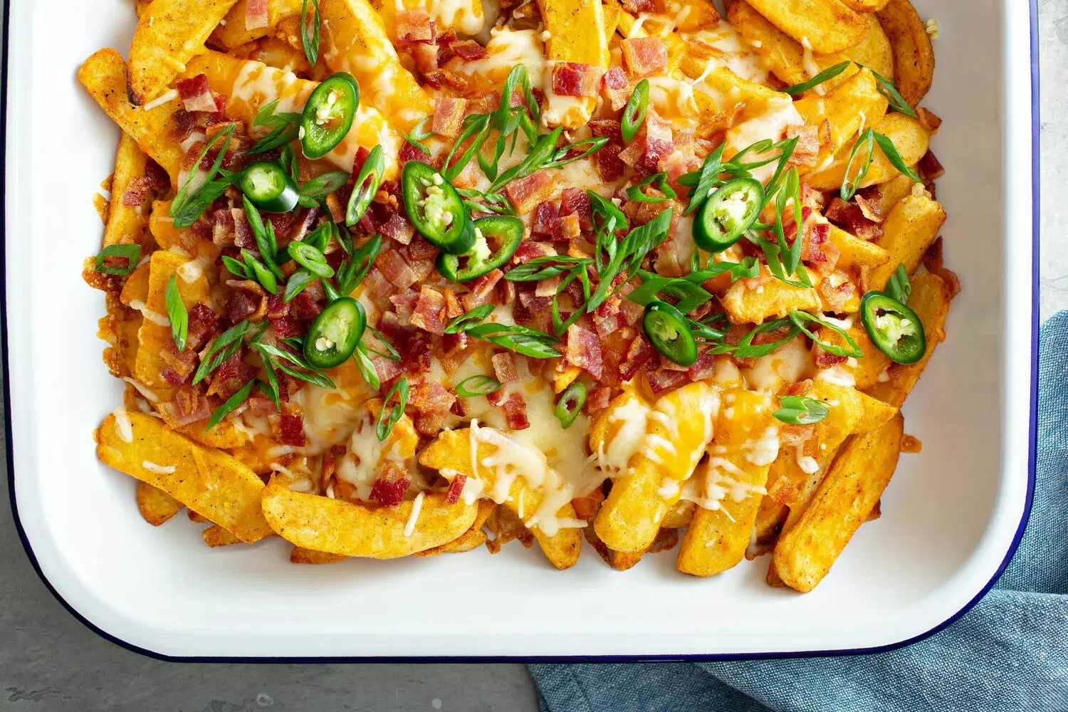 Loaded Fries Loaded Fries https://4kym48m6w0dj35od.public.blob.vercel-storage.com/dishes/internal/loaded-fries-1759360953960.webp