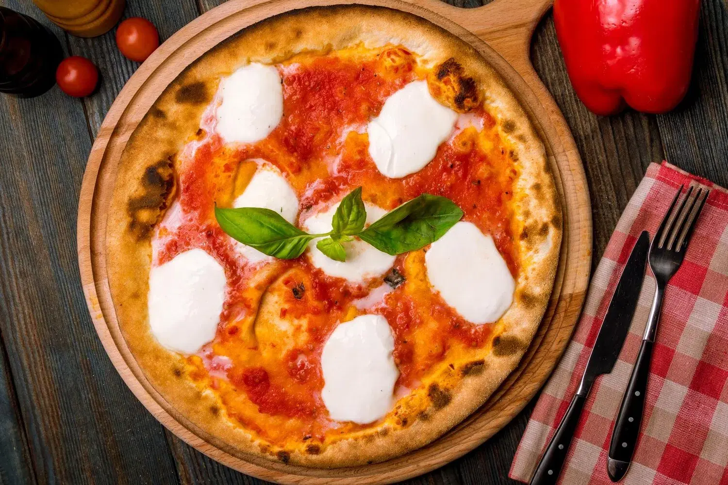 Pizza Margherita Pizza Margherita https://4kym48m6w0dj35od.public.blob.vercel-storage.com/dishes/internal/pizza-margherita-1759427381873.webp